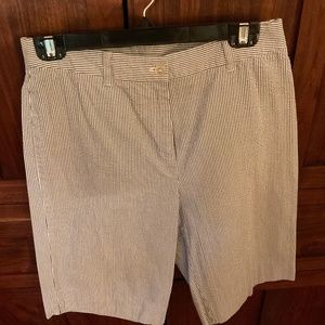 Jones New York seersucker shorts size 6